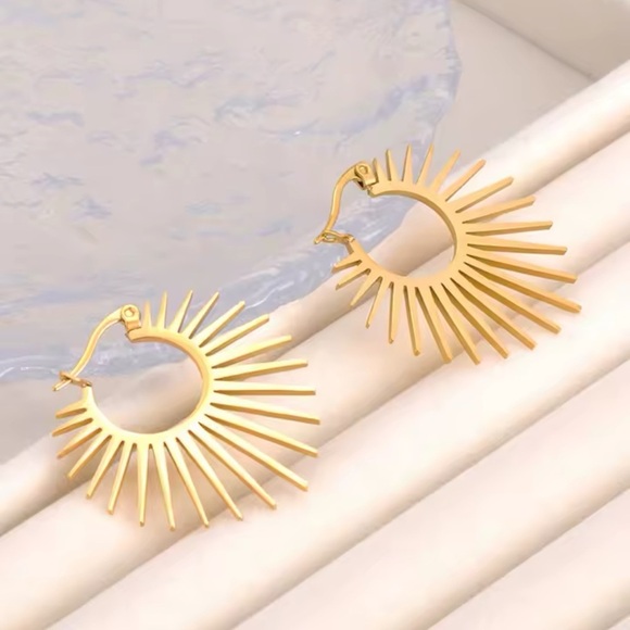 Anthropologie Gold Sunburst Hoop Earrings - Picture 10 of 12